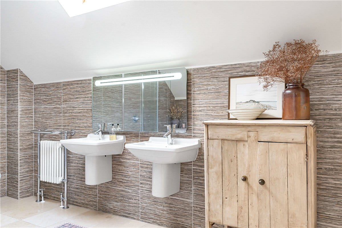 5 bedroom , Pearce Courtyard, Oakley HP18 - Available