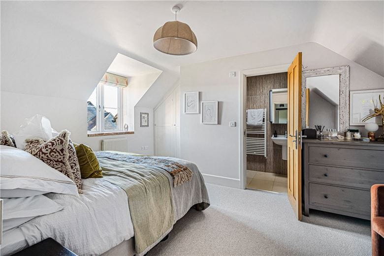5 bedroom , Pearce Courtyard, Oakley HP18 - Available