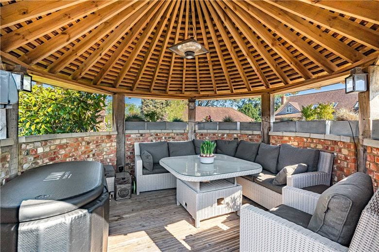 5 bedroom , Pearce Courtyard, Oakley HP18 - Available