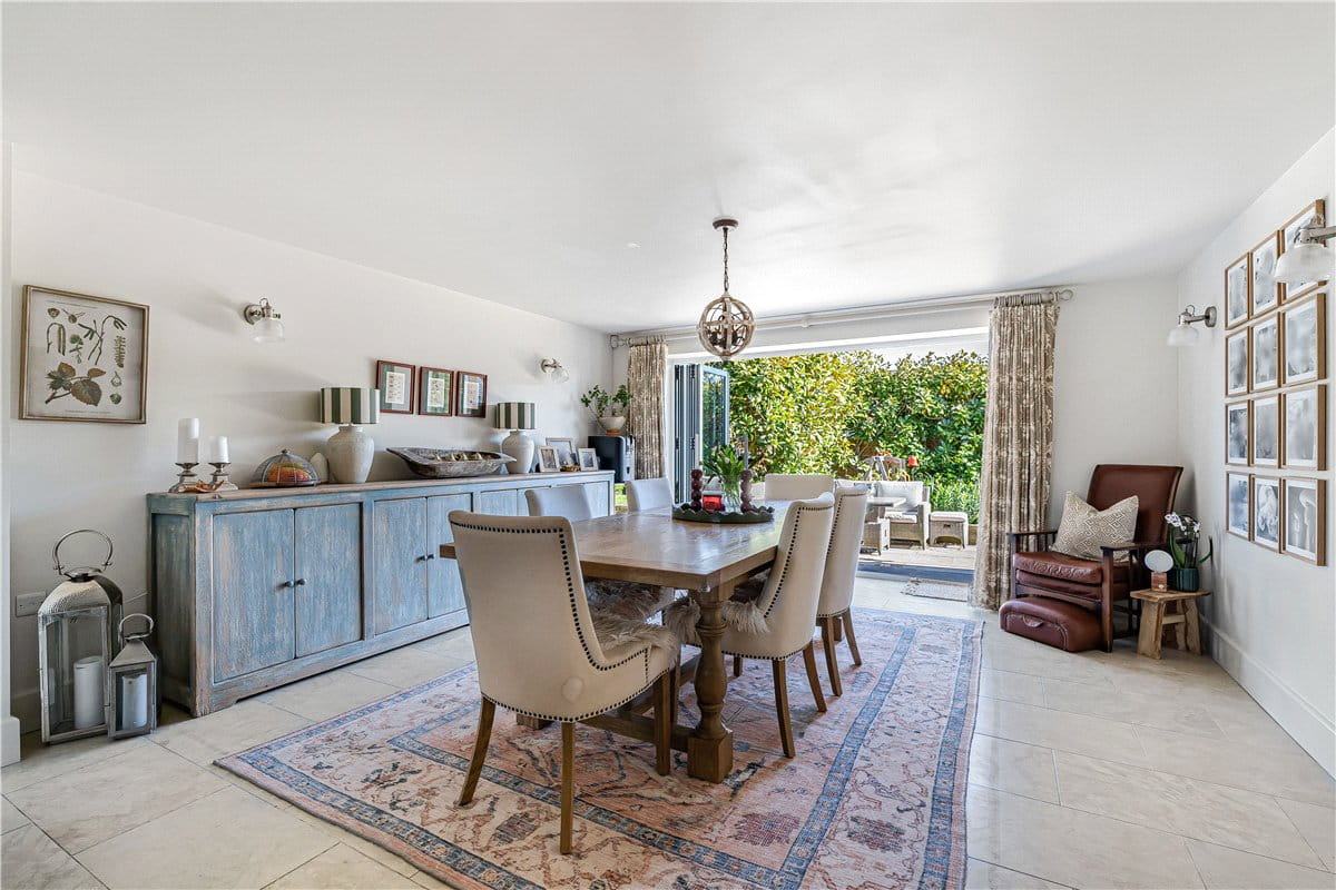 5 bedroom , Pearce Courtyard, Oakley HP18 - Available