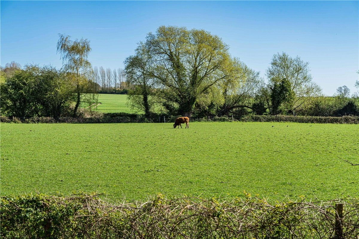 3 bedroom house, Lower Farm, Denton OX44 - Available