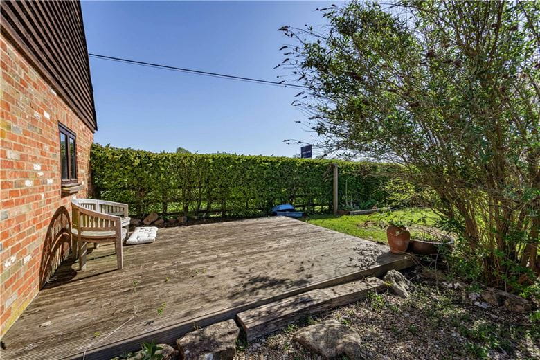 3 bedroom house, Lower Farm, Denton OX44 - Available