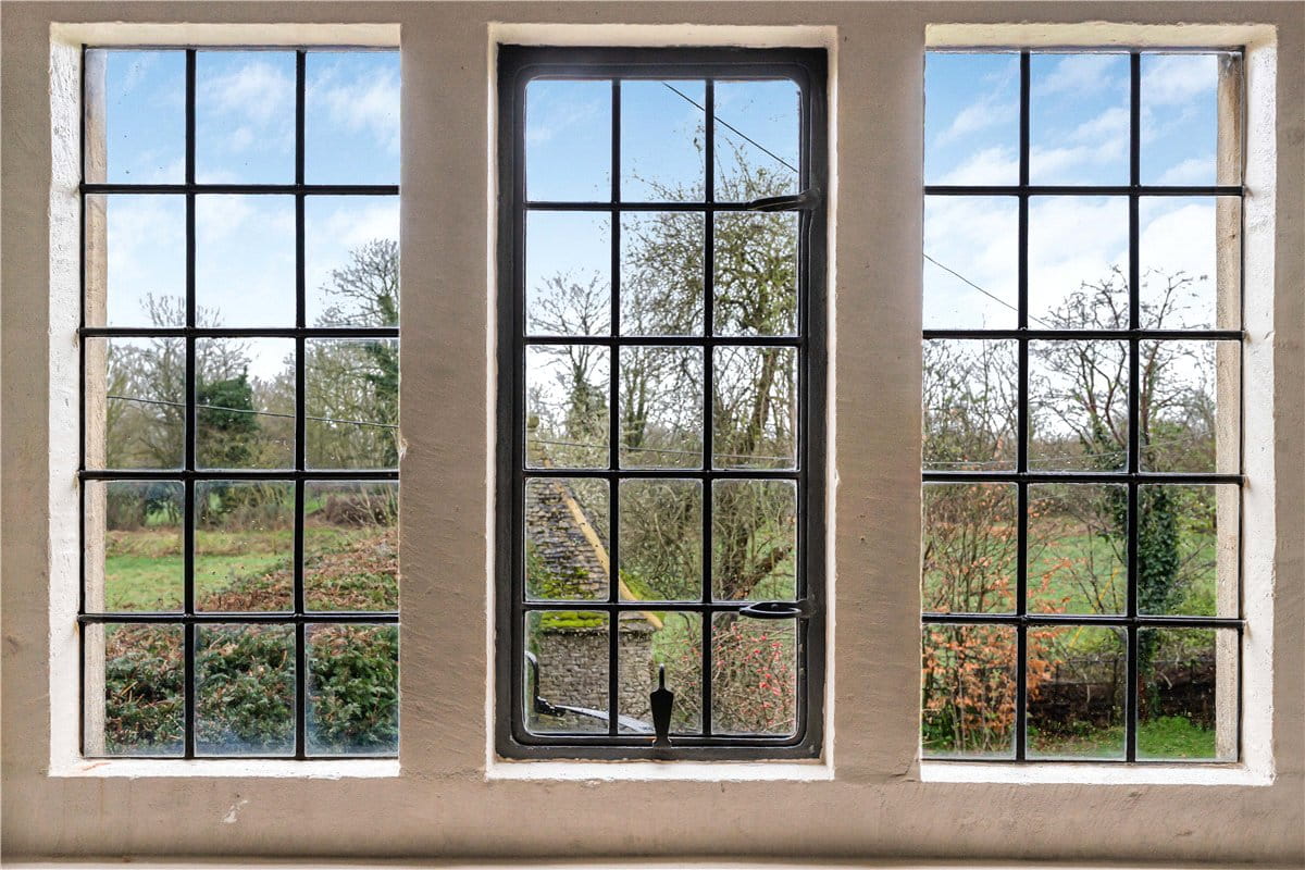 3 bedroom cottage, Manor Cottages, Kelmscott GL7 - Available