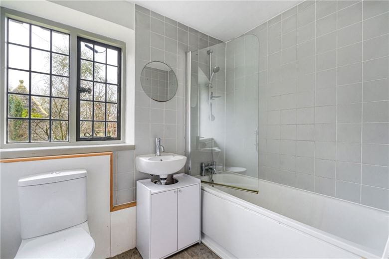 3 bedroom cottage, Manor Cottages, Kelmscott GL7 - Available