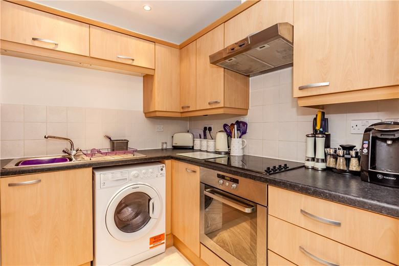 2 bedroom flat, Staniland Court, Abingdon OX14 - Available