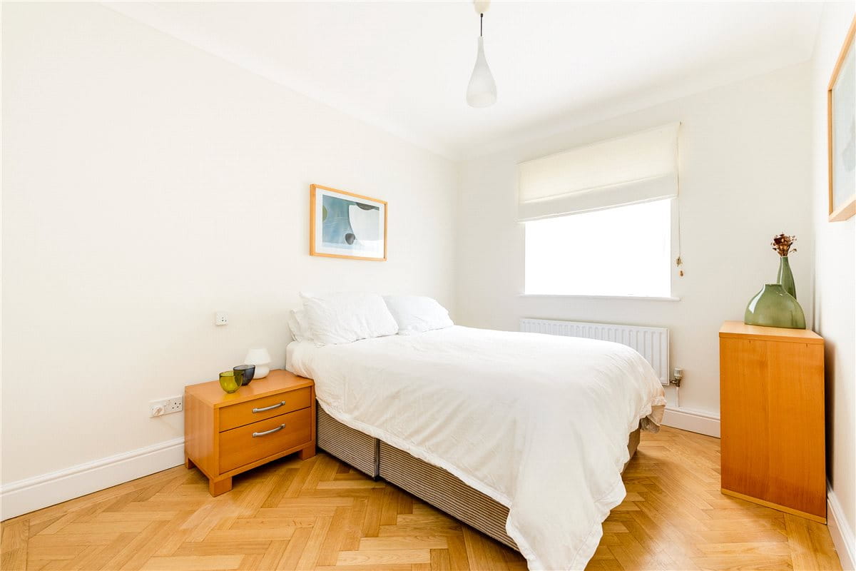 2 bedroom flat, Grandpont Place, Long Ford Close OX1 - Let Agreed