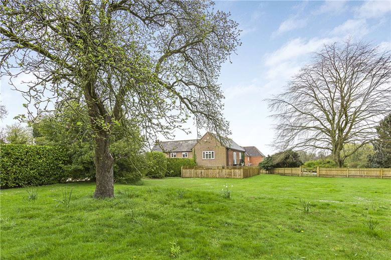 2 bedroom flat, The Coach House, Little Baldon OX44 - Let Agreed