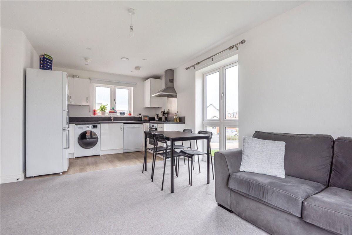 2 bedroom flat, Croxden Way, Daventry NN11 - Let Agreed