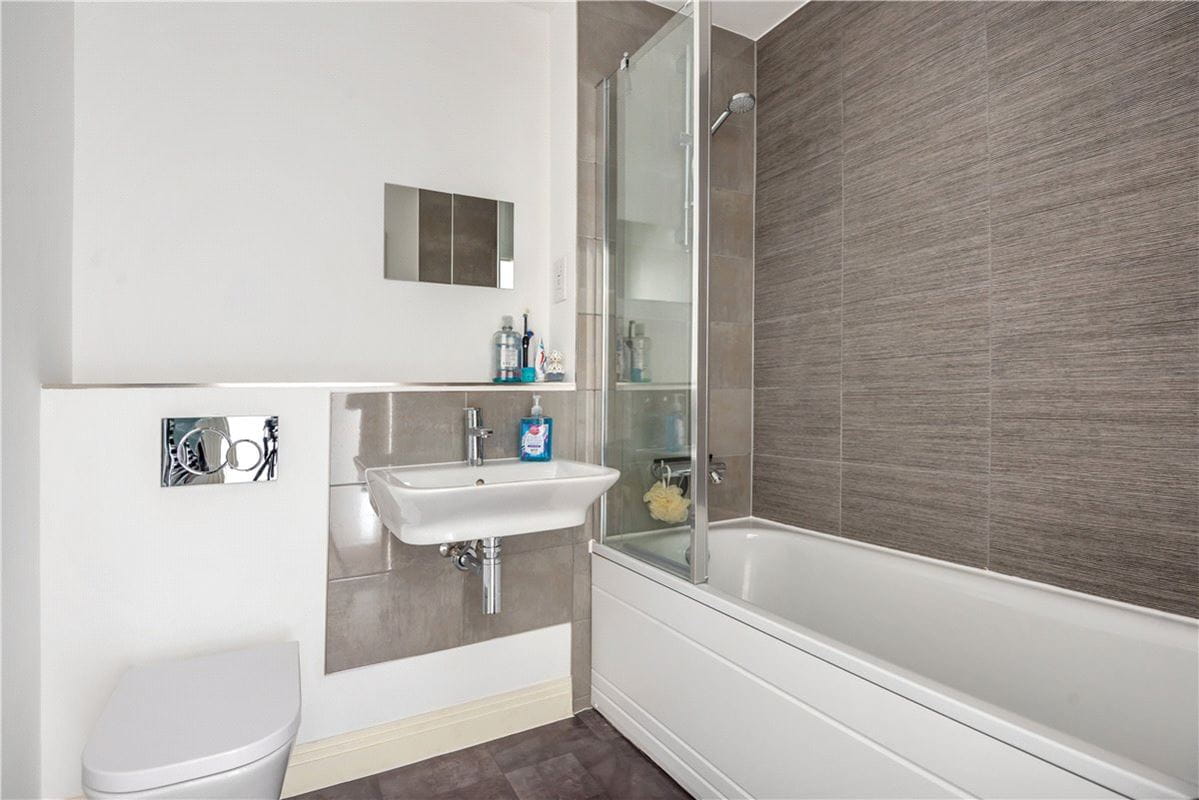 2 bedroom flat, Croxden Way, Daventry NN11 - Let Agreed