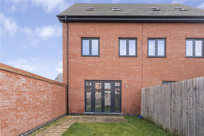 3 bedroom house, Butcher Crescent, Glebe Farm MK17 - Available