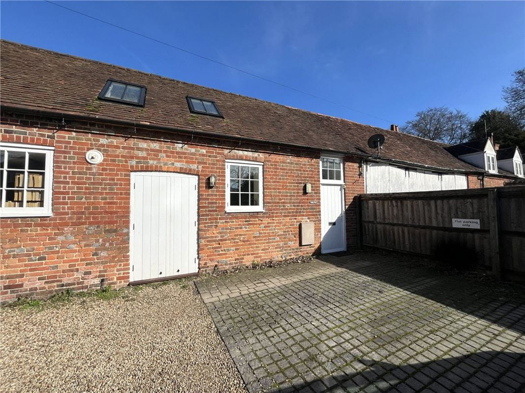 1 bedroom flat, High Street, Whitchurch on Thames RG8 - Available