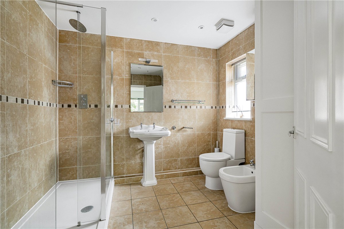 3 bedroom bungalow, Nash Lee Lane, Wendover HP22 - Available