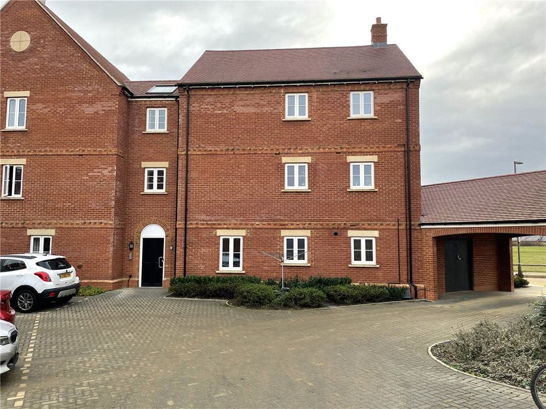 2 bedroom flat, Hardwick Hill, Banbury OX16 - Let Agreed