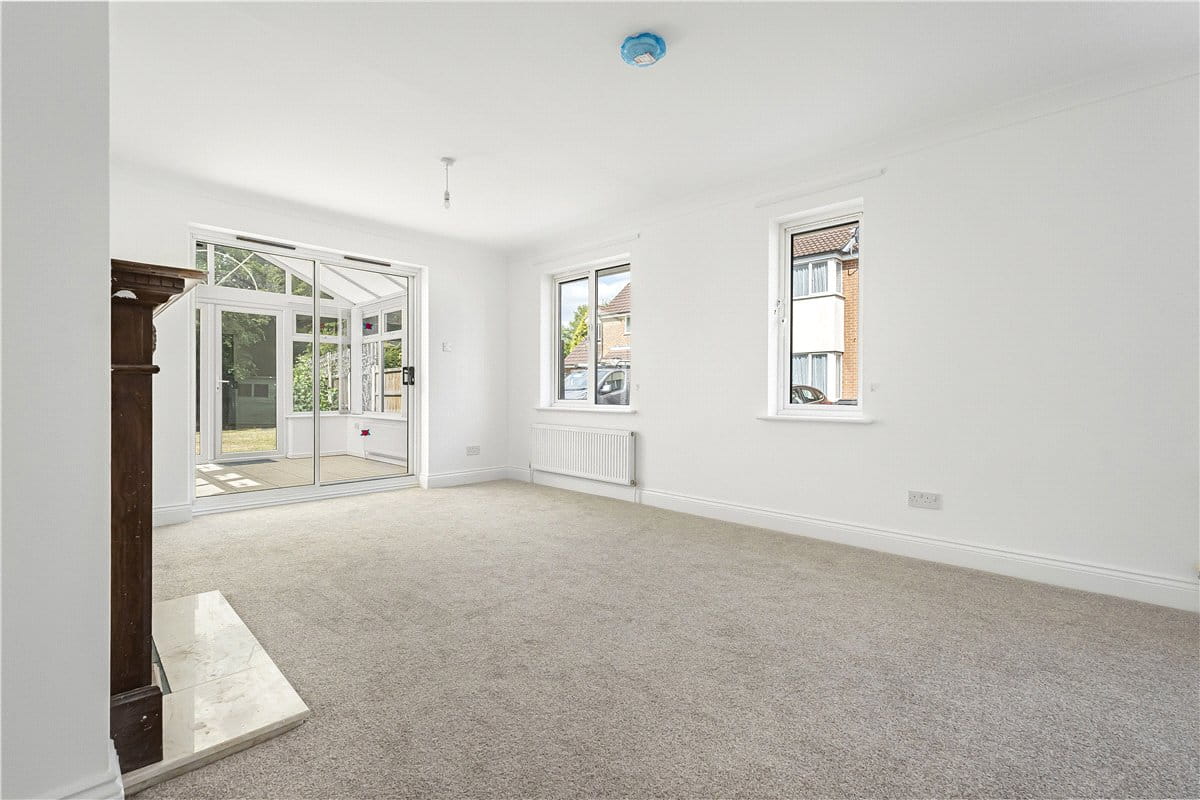 2 bedroom bungalow, Pantile Close, Witham CM8 - Available