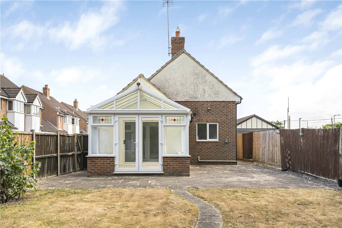 2 bedroom bungalow, Pantile Close, Witham CM8 - Available