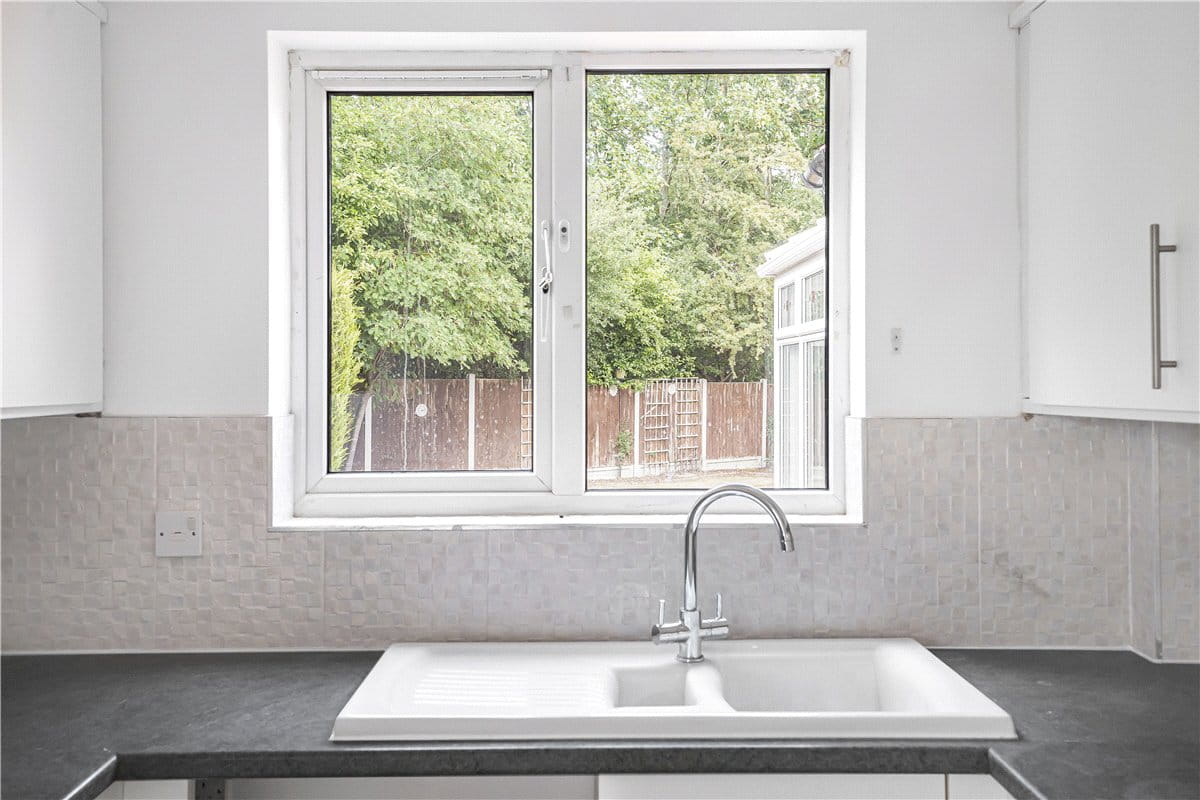 2 bedroom bungalow, Pantile Close, Witham CM8 - Available