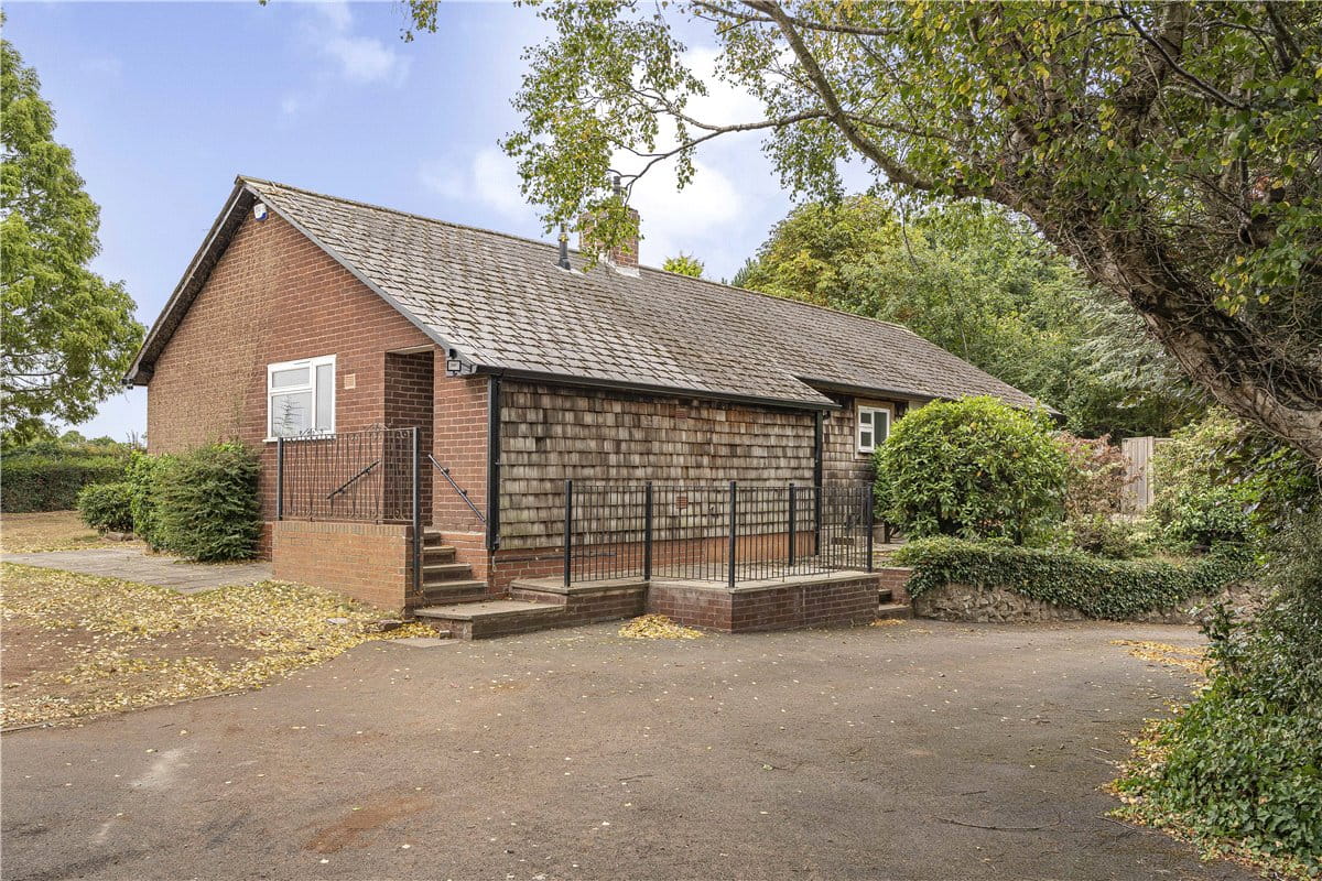 4 bedroom bungalow, Darnford Lane, Whittington WS14 - Let Agreed