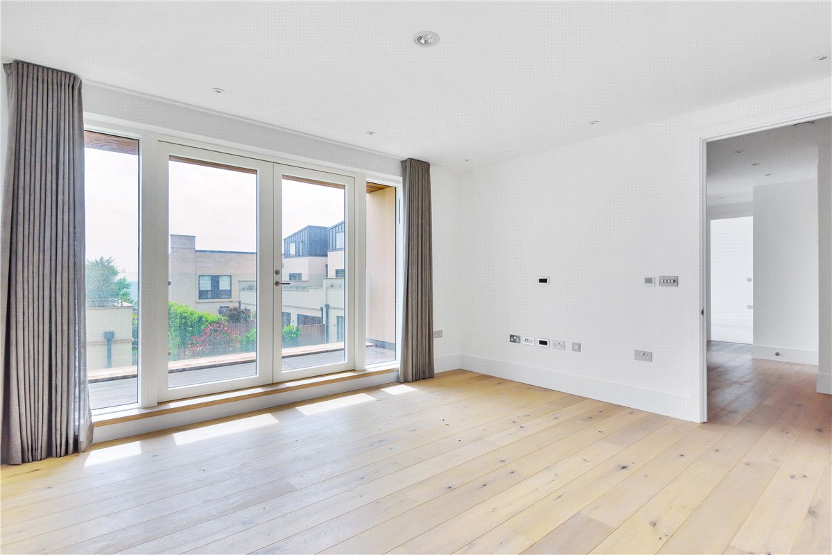 3 bedroom flat, Granville Court, Granville Road BA1