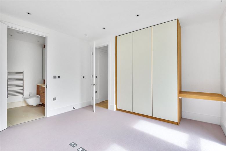 3 bedroom flat, Granville Court, Granville Road BA1