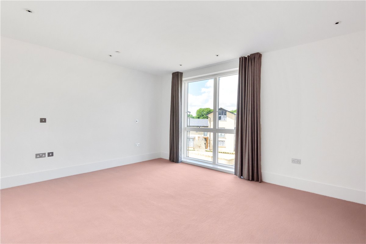 3 bedroom flat, Granville Court, Granville Road BA1