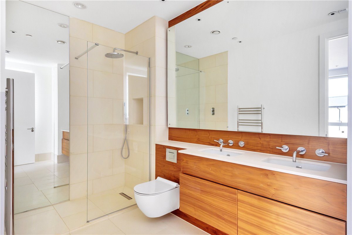 3 bedroom flat, Granville Court, Granville Road BA1