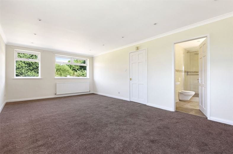 4 bedroom bungalow, Chesterfield Road, Barlborough S43 - Available