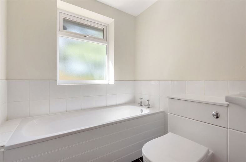 4 bedroom bungalow, Chesterfield Road, Barlborough S43 - Available