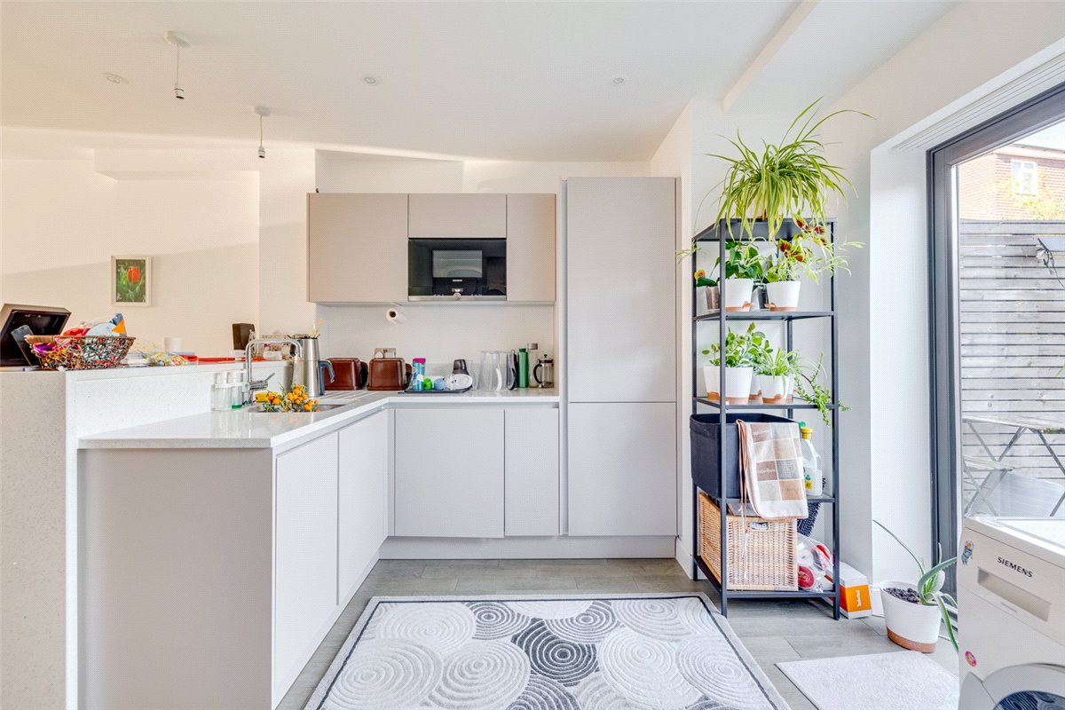 3 bedroom house, Harlow Gardens, Kingston upon Thames KT1 - Let Agreed