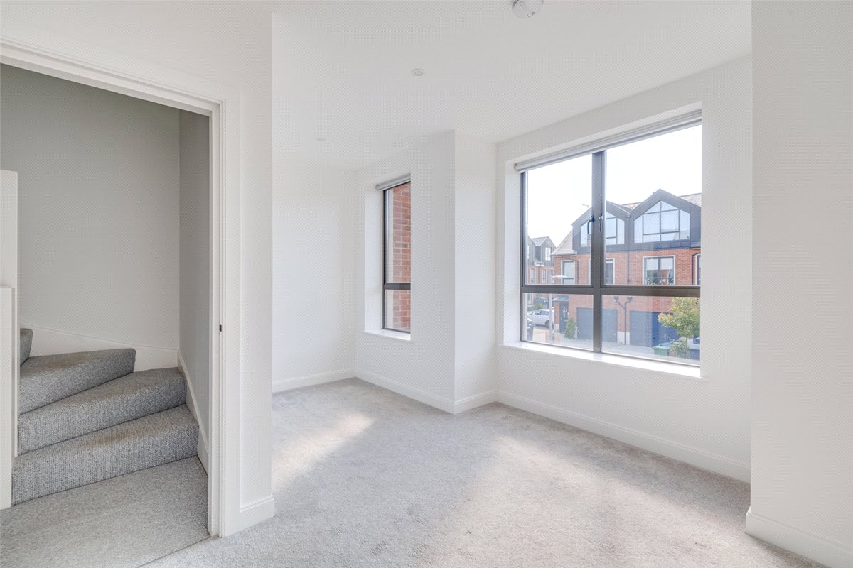 3 bedroom house, Harlow Gardens, Kingston upon Thames KT1 - Let Agreed