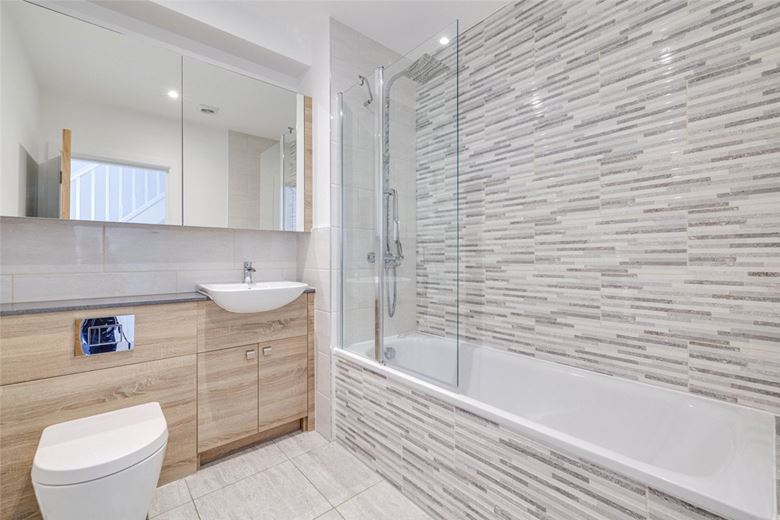 3 bedroom house, Harlow Gardens, Kingston upon Thames KT1 - Let Agreed