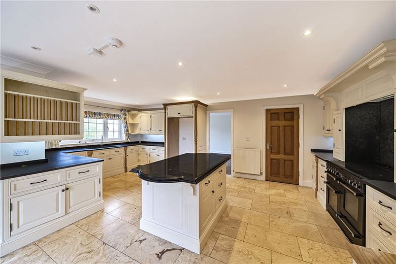 6 bedroom house, Towers Lane, Crofton WF4 - Available
