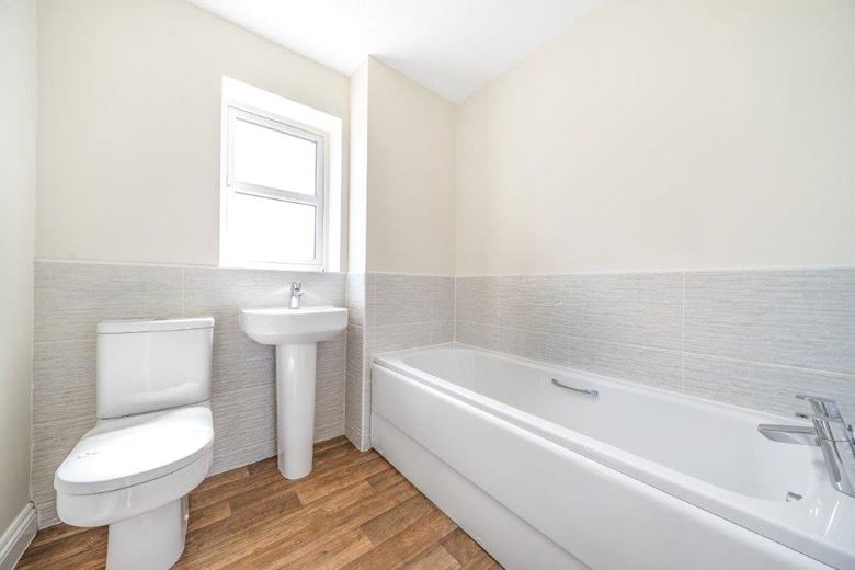 3 bedroom house, Thurgaton Way, Newton DE55 - Available