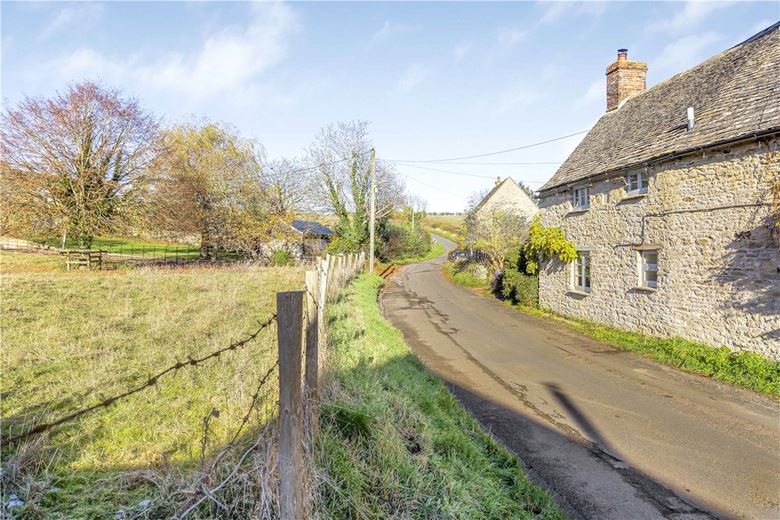 2 bedroom cottage, Ball Lane, Tackley OX5