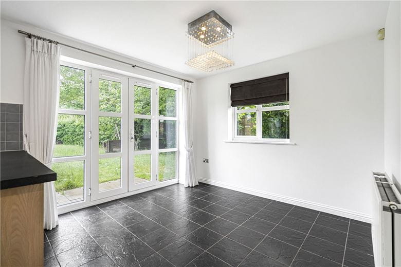 5 bedroom house, St. Clements Court, Weston CW2 - Available
