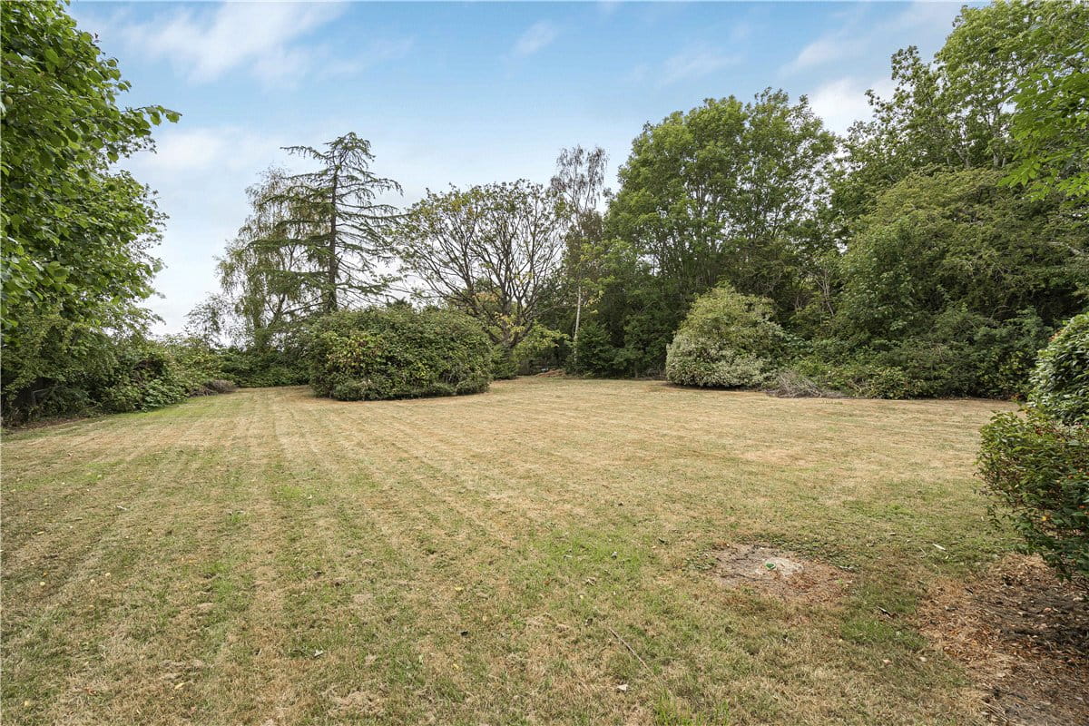 6 bedroom bungalow, Nash Lee Lane, Wendover HP22 - Available