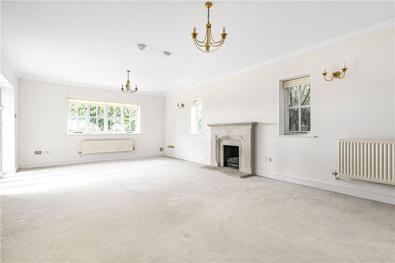 5 bedroom house, Whitethorn Close, Stoke Mandeville HP22 - Let Agreed