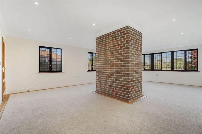 4 bedroom bungalow, Nash Lee Lane, Wendover HP22 - Available