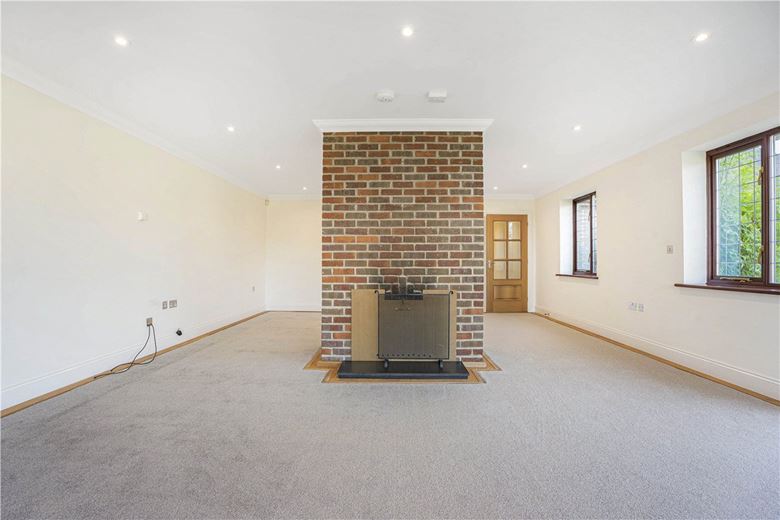 4 bedroom bungalow, Nash Lee Lane, Wendover HP22 - Available