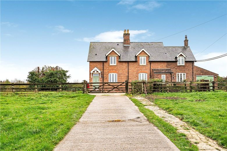 2 bedroom house, Manor Farm Cottages, Ardley Road OX25 - Let Agreed