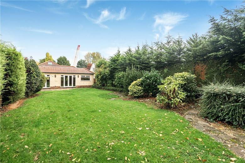 4 bedroom bungalow, The Greenway, Ickenham UB10 - Available