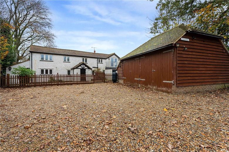 4 bedroom house, Frith Hill, South Heath HP16 - Available