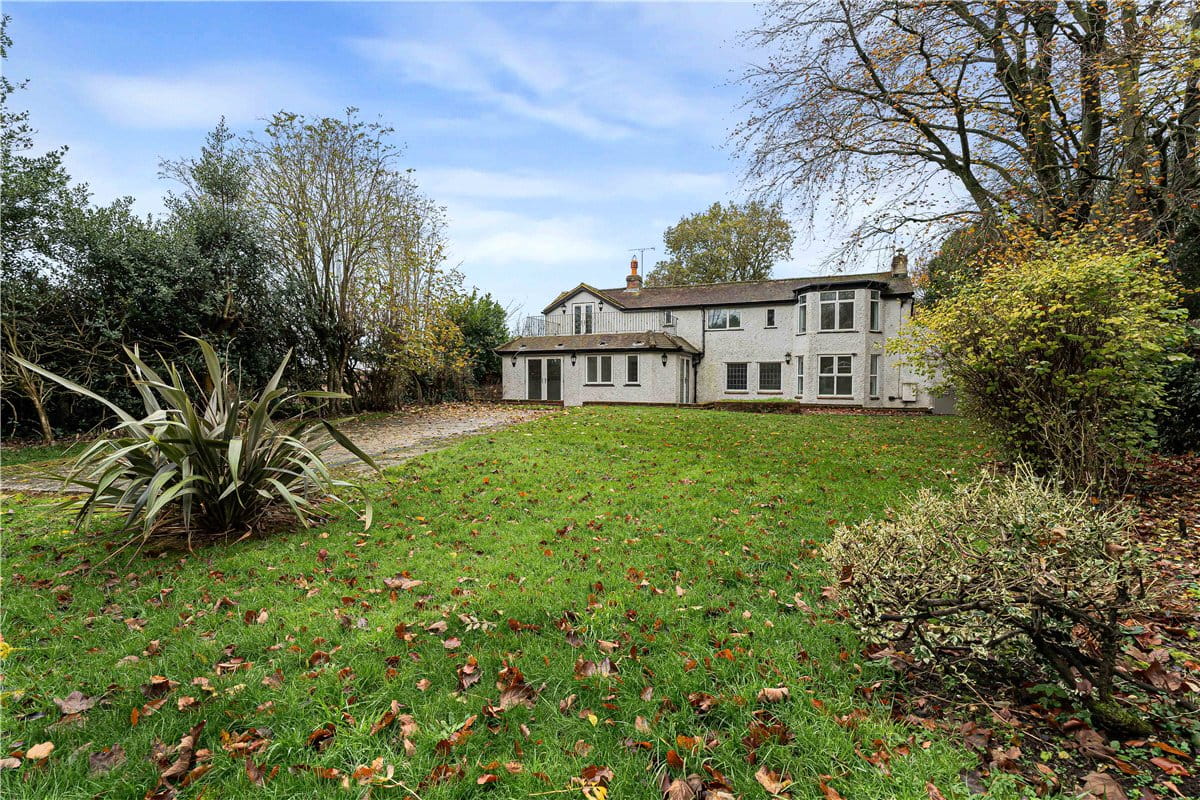 4 bedroom house, Frith Hill, South Heath HP16 - Available