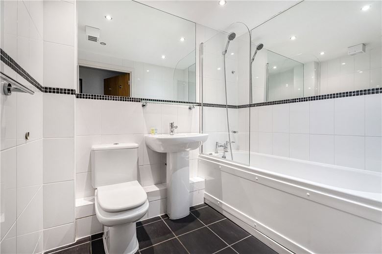 2 bedroom flat, Woodin's Way, Oxford OX1 - Let Agreed