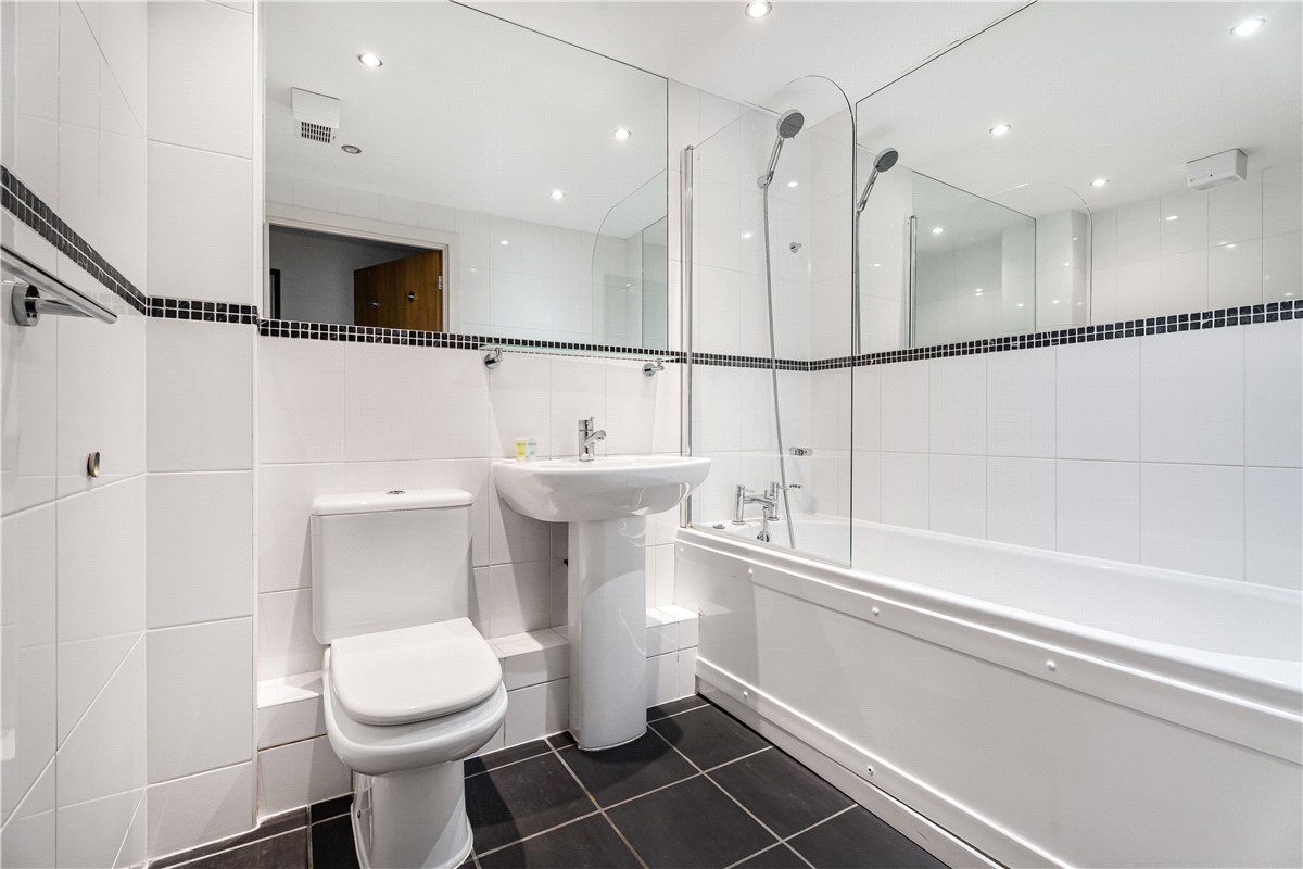 2 bedroom flat, Woodin's Way, Oxford OX1 - Let Agreed