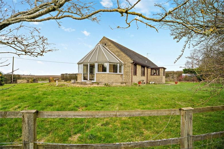 3 bedroom bungalow, Lew, Bampton OX18 - Sold