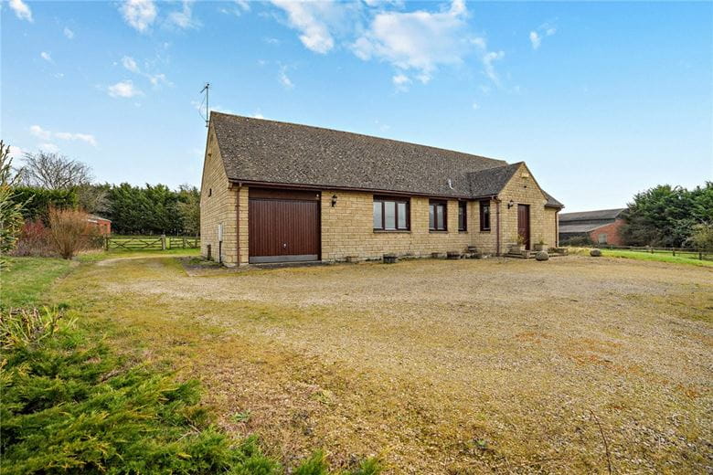 3 bedroom bungalow, Lew, Bampton OX18 - Sold