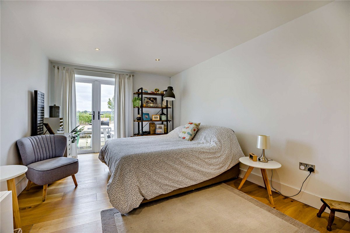  bedroom , Kings Lane, Longcot SN7 - Available