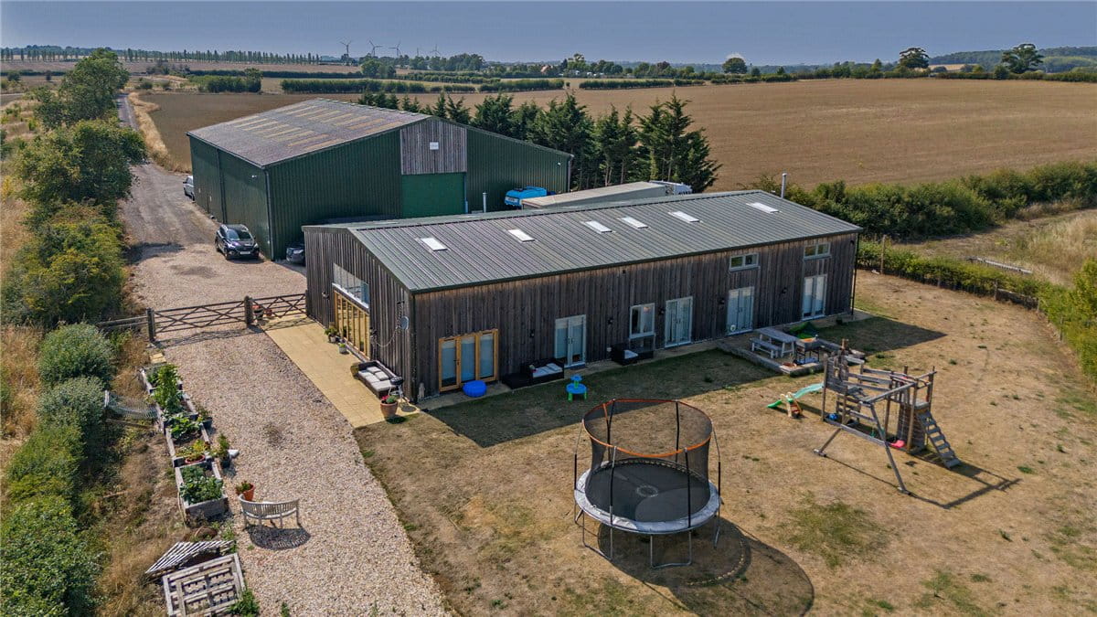  bedroom , Kings Lane, Longcot SN7 - Available