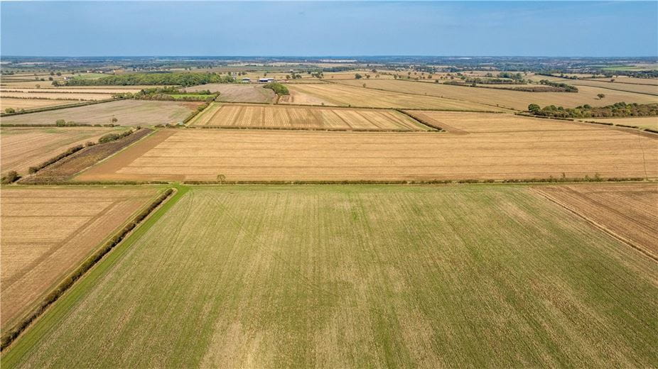 1,728 acres Country Estate, Finedon, NN9 - Available
