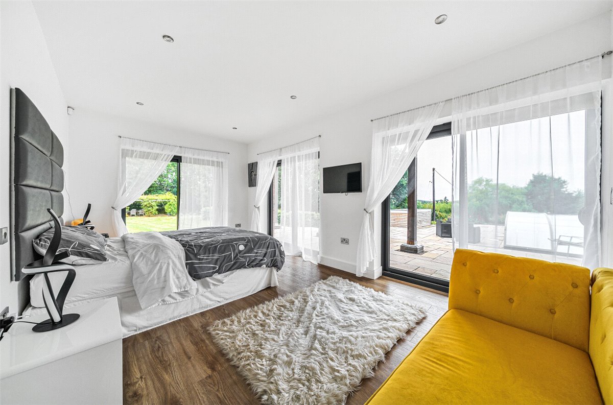 3 acres House, Stourport Road, Great Witley WR6 - Available